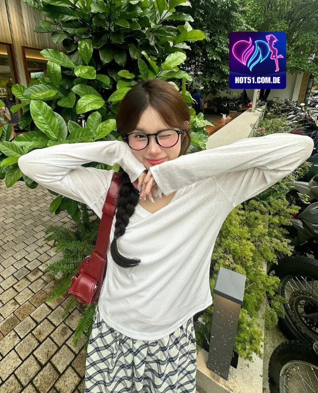 Caroline Walsh HOT51.COM.DE