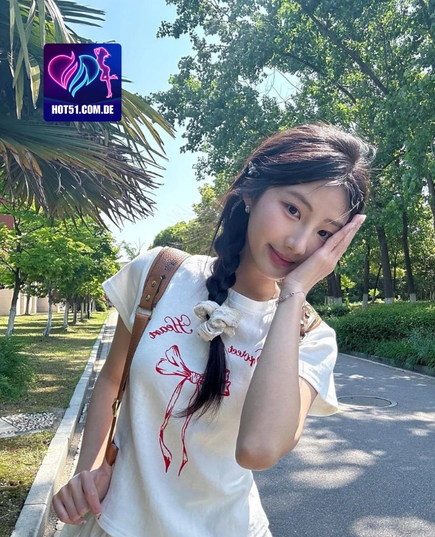 Caroline Walsh HOT51.COM.DE