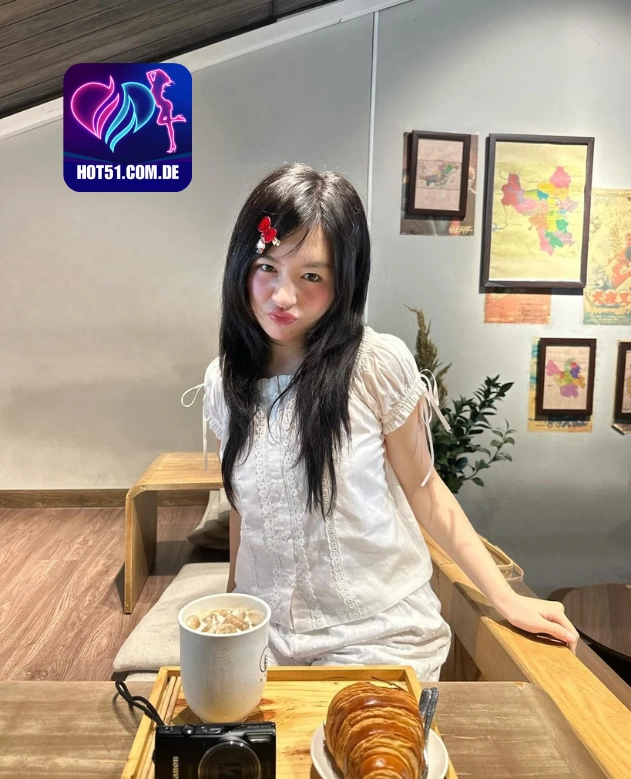 Charlotte Wood HOT51.COM.DE