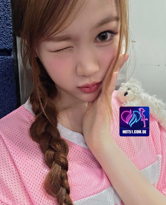 Violet Green HOT51.COM.DE