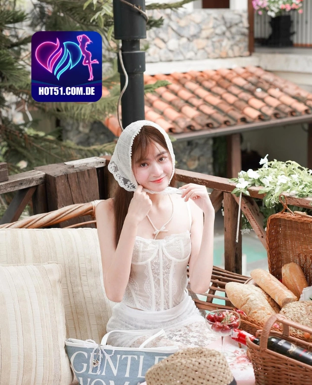 Charlotte White HOT51.COM.DE