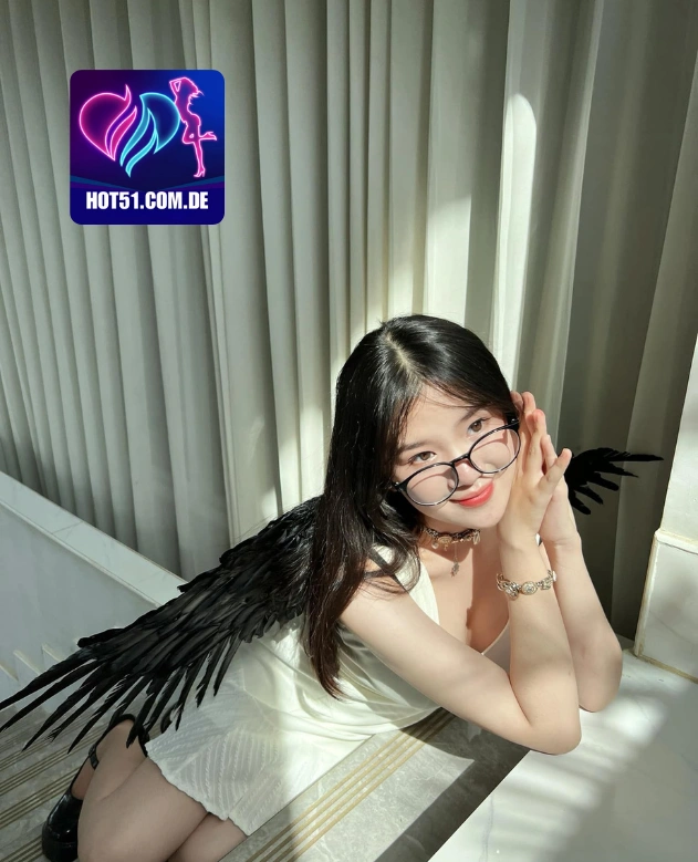 Claire Banks HOT51.COM.DE