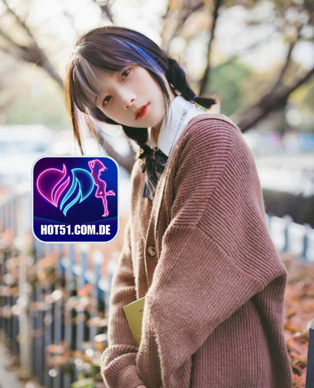 Abigail Simmons-HOT51.COM.DE