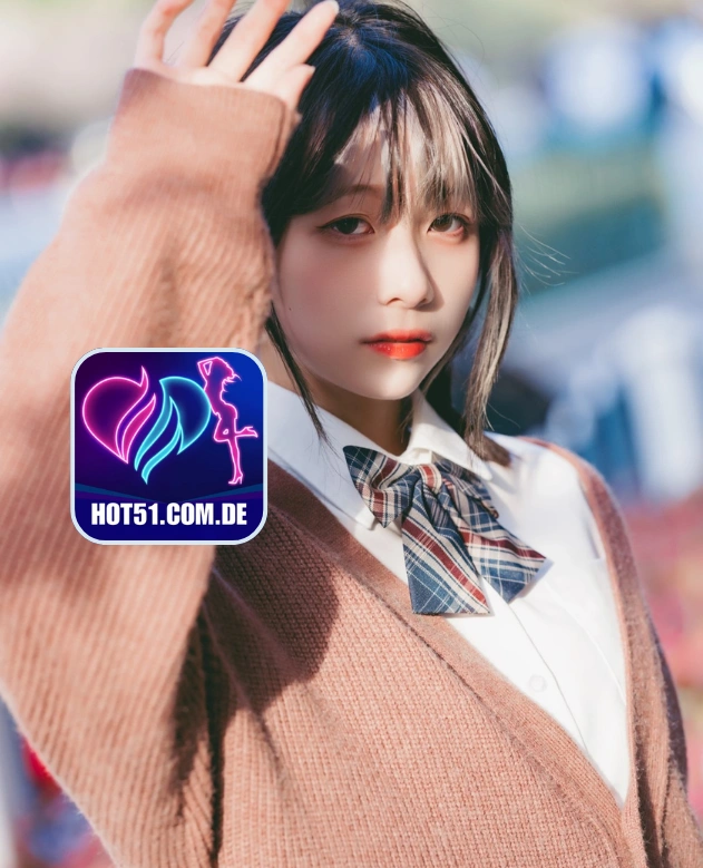 Abigail Simmons-HOT51.COM.DE