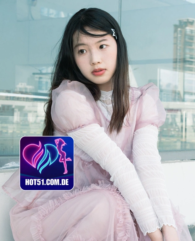 Jonathan Hall-HOT51.COM.DE