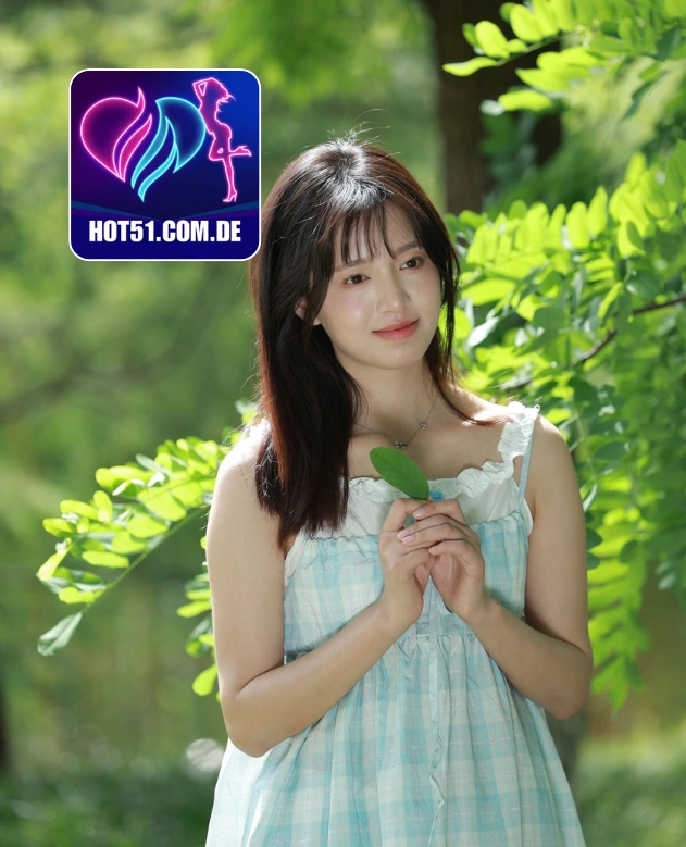 Lily Collins-HOT51.COM.DE