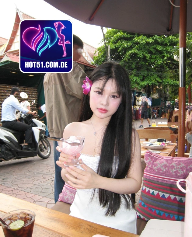 Charlotte Bennett-Hot51