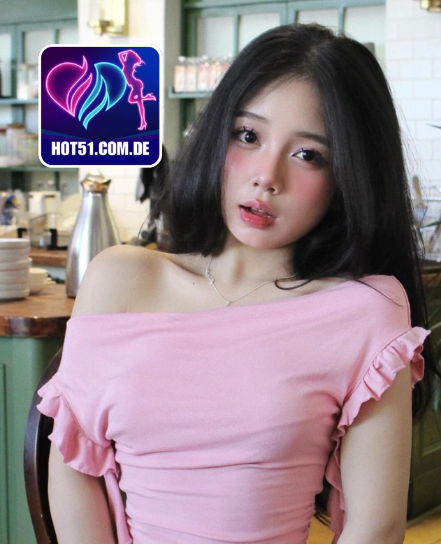 Charlotte Bennett-Hot51