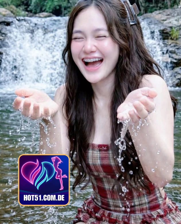 Penelope Howard-Hot51