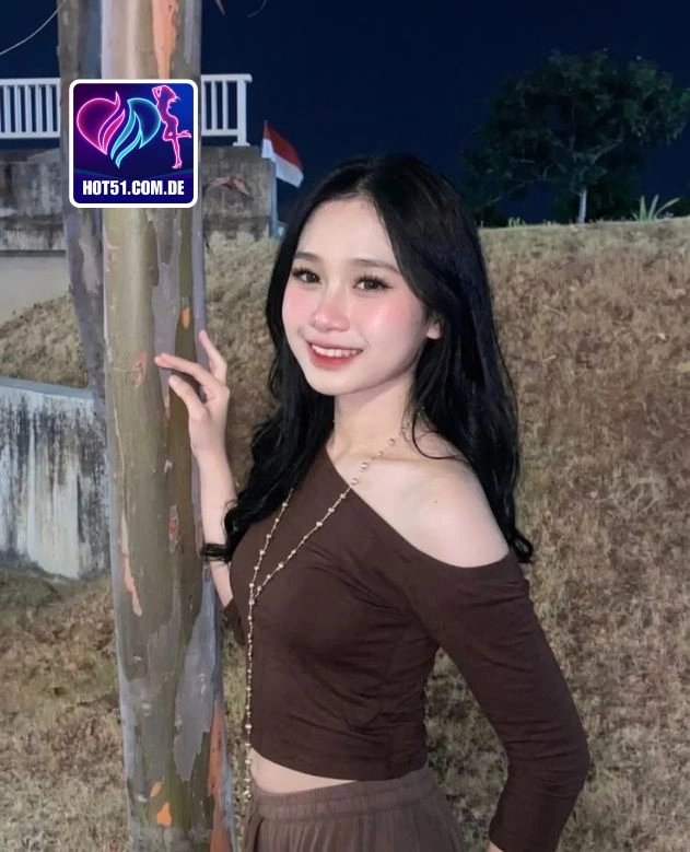 Clara Wells-Hot51
