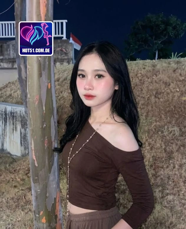 Clara Wells-Hot51