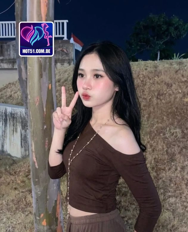 Clara Wells-Hot51