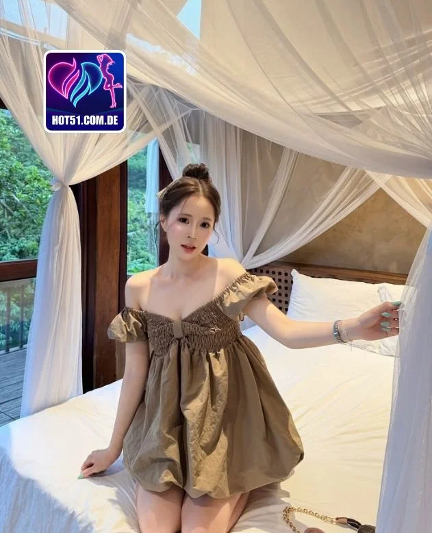 Sarah-HOT51.COM.DE
